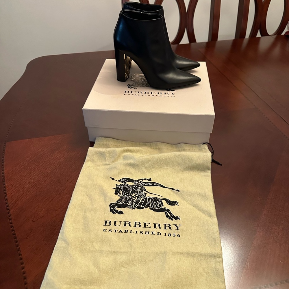 Authentic Burberry boots, size 7.5